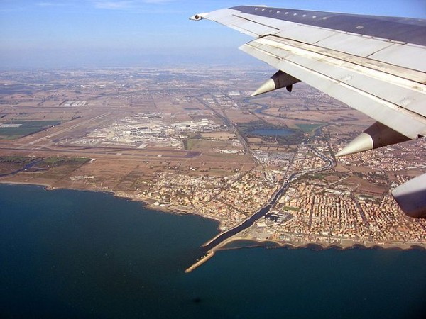 640px-Fiumicino-aerial.view