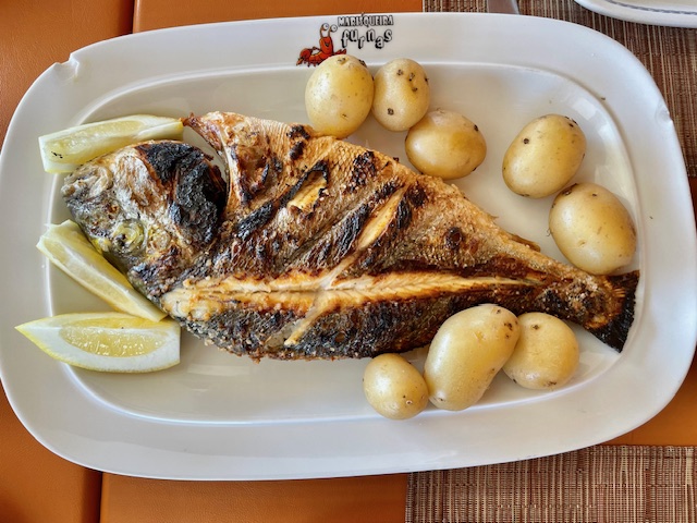 seafood restaurant near Lisbon